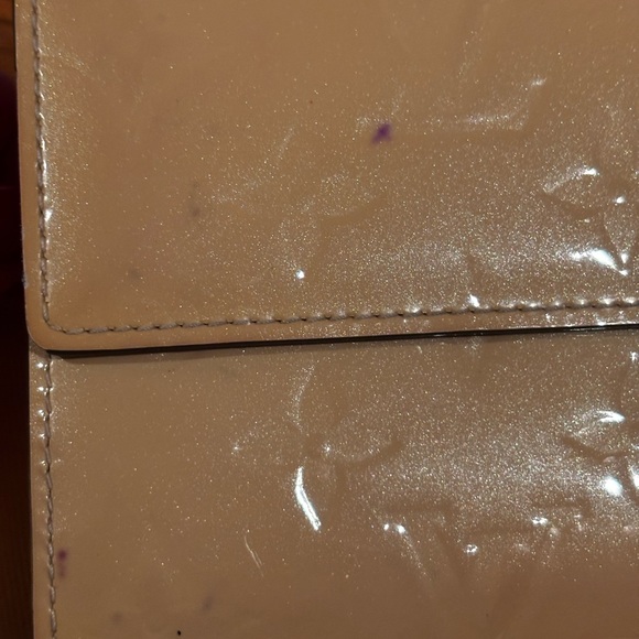 LOUIS VUITTON Vernis Sarah Bifold Wallet. - Picture 6 of 15